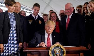Tổng thống Trump ký sắc lệnh đơn giản hoá các quy định liên quan đến sản phẩm công nghệ sinh học