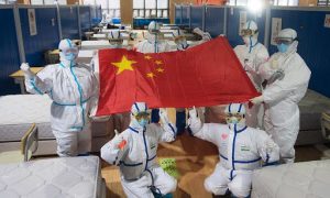 Các nhóm chống vắc xin và chống BĐG tăng gấp đôi vận động hành lang thuyết âm mưu về Trung Quốc và dịch COVID